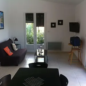 https://les-cigales-des-pres.fr-provencehotel.com